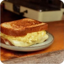 Tostado de queso y huevo en Matilde