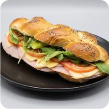 Sándwich de carne en pan brioche